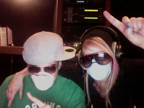 Avril Lavigne battles strep throat