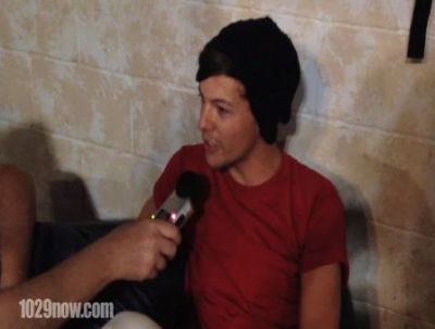 One Direction member Louis Tomlinson talks with Jagger of 102.9 NOW in Dallas