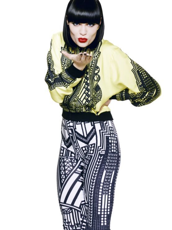 Jessie J blows a kiss