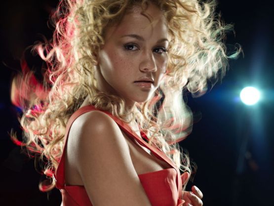 Kat DeLuna face
