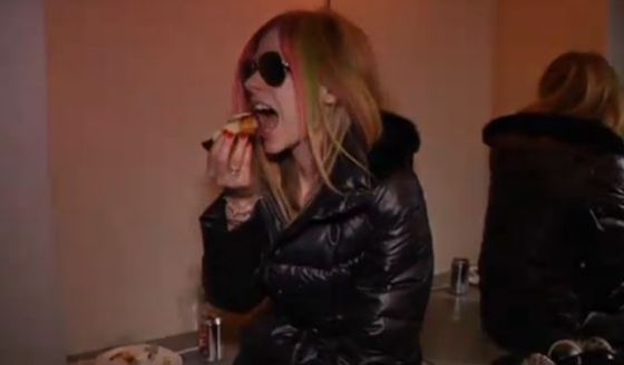 Avril Lavigne eating